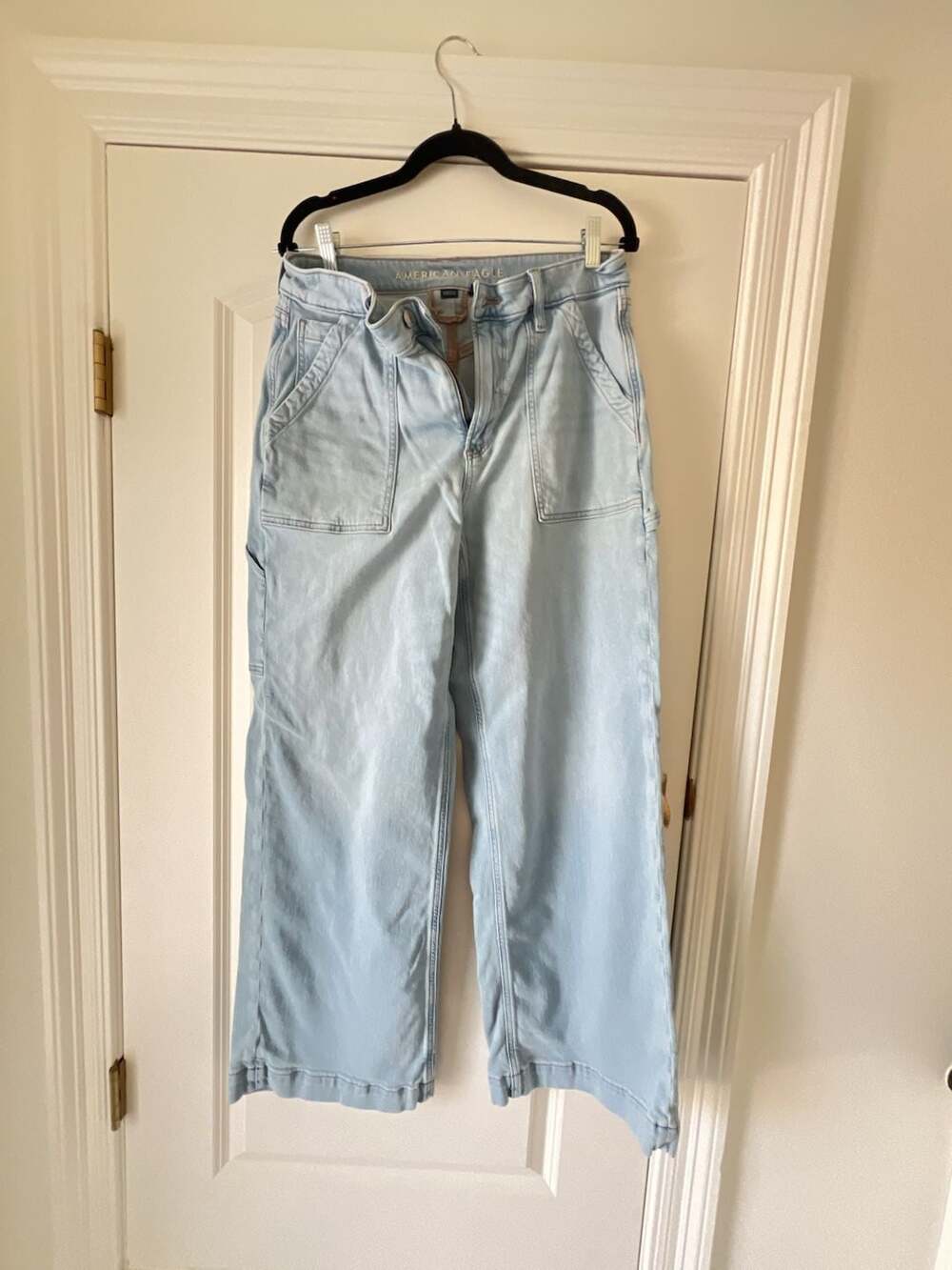 American Eagle Super High-Rise Baggy Wide-Leg Jeans Size 10 Light Wash